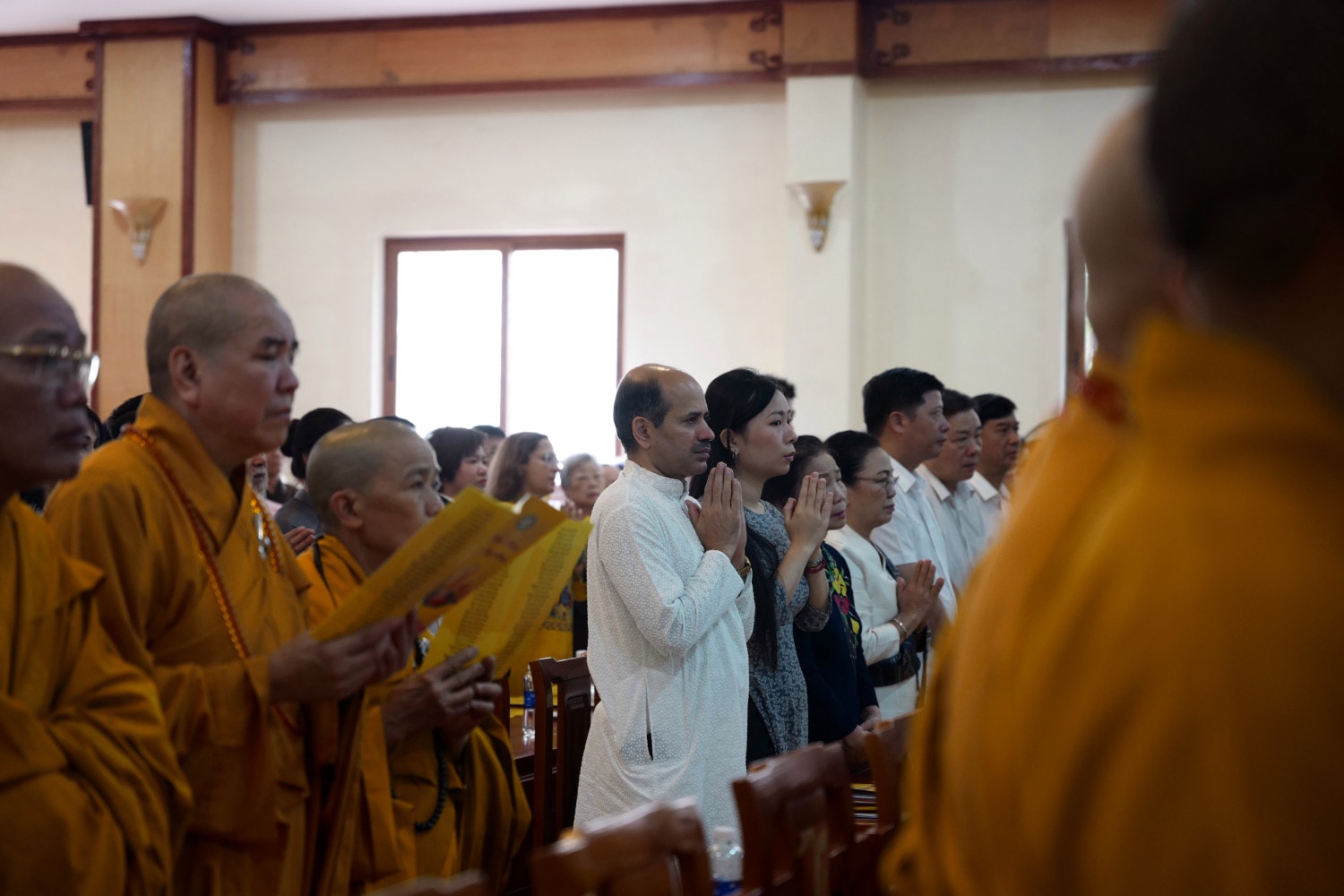 Đại lễ thu hút sự tham dự của nhiều đại biểu là đại sứ các nước tại Việt Nam Đại lễ Phật đản 2024: “Tâm bình thế giới bình” -0