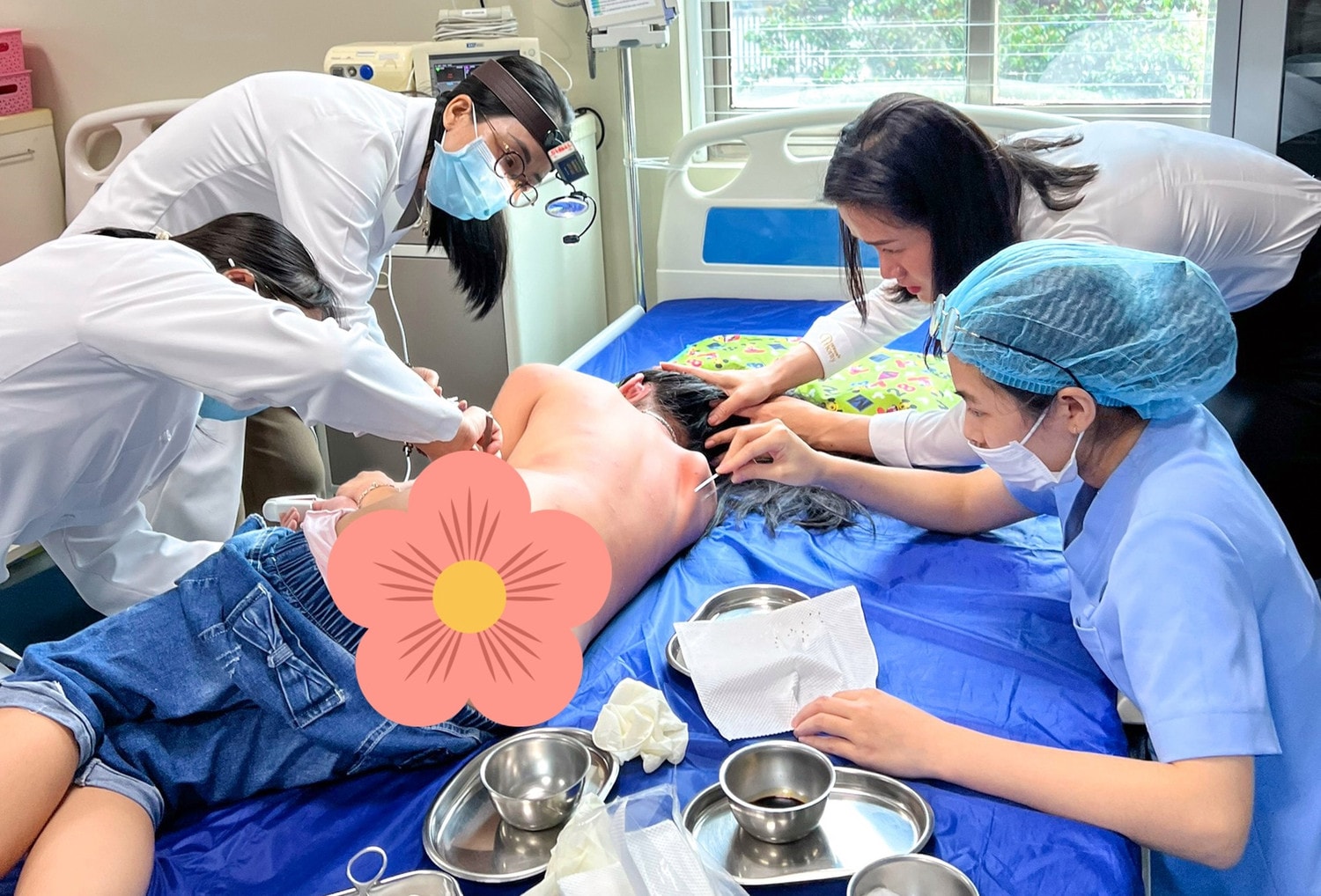 Nhiều người bị ong đốt nhập viện vì ong... vỡ tổ -0