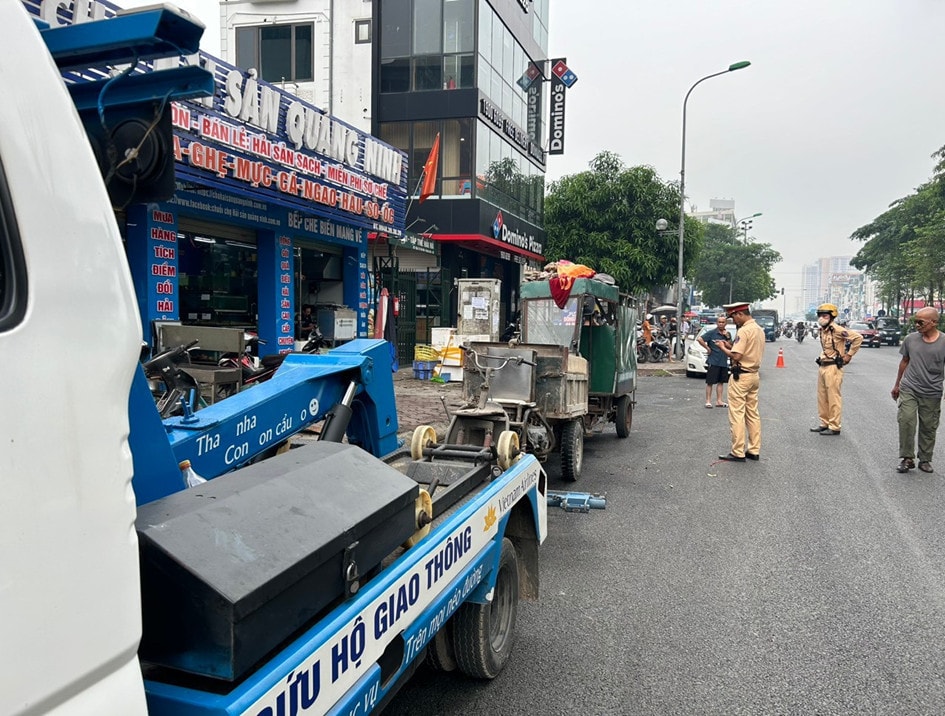 Phòng Cảnh sát giao thông đẩy mạnh hoạt động tuần tra kiểm soát, xử lý xe ba bánh tự chế, xe chờ hàng 