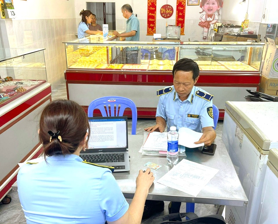 Qua kiểm tra 49 đơn vị kinh doanh vàng tại tỉnh Bà Rịa - Vũng Tàu, lực lượng QLTT phát hiện cả 49 đơn vị đều có vi phạm
