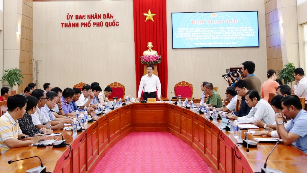 Tạm dừng giải quyết cho lãnh đạo các cấp ở Phú Quốc đi nước ngoài