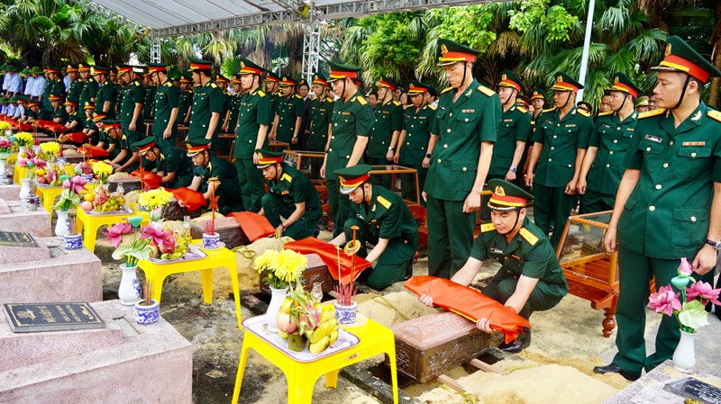 Quảng Bình long trọng tổ chức lễ truy điệu, an táng 16 hài cốt liệt sỹ hy sinh tại Lào -0