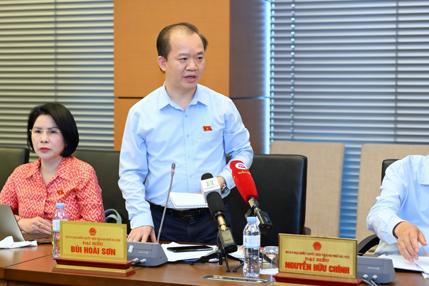 ĐBQH Bùi Hoài Sơn (Hà Nội) phát biểu thảo luận tại Tổ Đẩy mạnh cải cách thể chế tạo thuận lợi cho doanh nghiệp, người dân -0