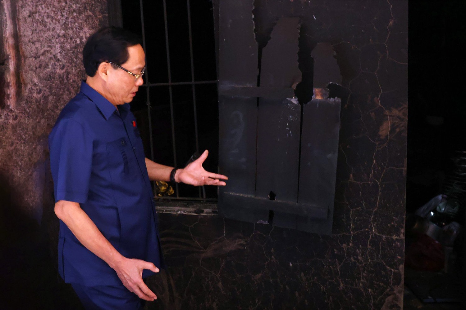 Phó Chủ tịch Quốc hội, Thượng tướng Trần Quang Phương kiểm tra hiện trường vụ cháy tại phố Trung Kính, Cầu Giấy, TP. Hà Nội