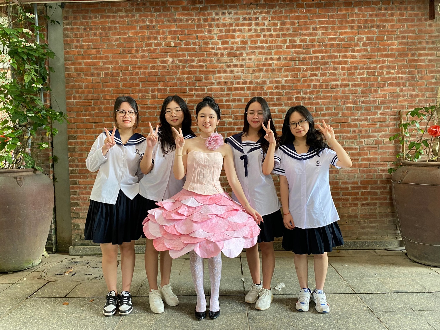 Bộ sưu tập thời trang tái chế sang trọng, đẳng cấp từ học sinh THCS&THPT Lương Thế Vinh -0