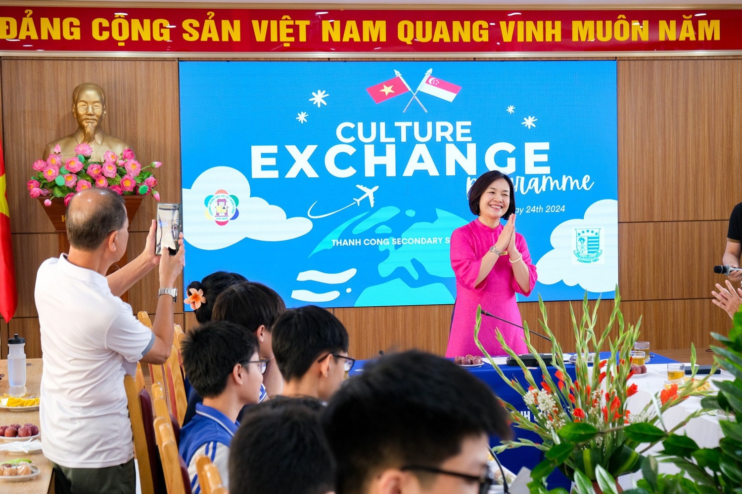 Giáo viên, học sinh Singapore giao lưu tại Trường THCS Thành Công -0