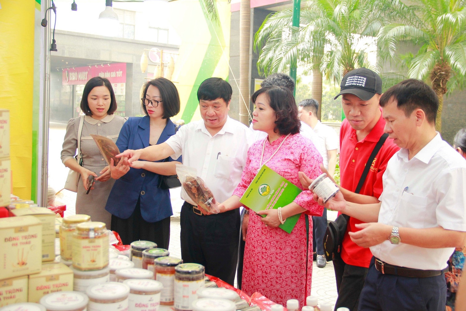 Hơn 500 sản phẩm OCOP, đặc sản vùng miền của Hà Nội và cả nước quảng bá trực tiếp đến người tiêu dùng -0