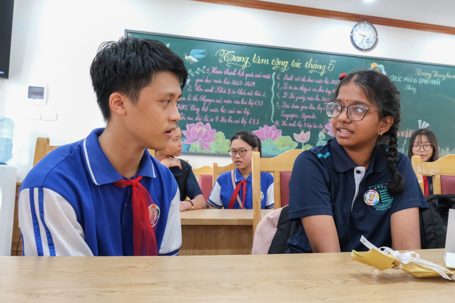 Giáo viên, học sinh Singapore giao lưu tại Trường THCS Thành Công -0