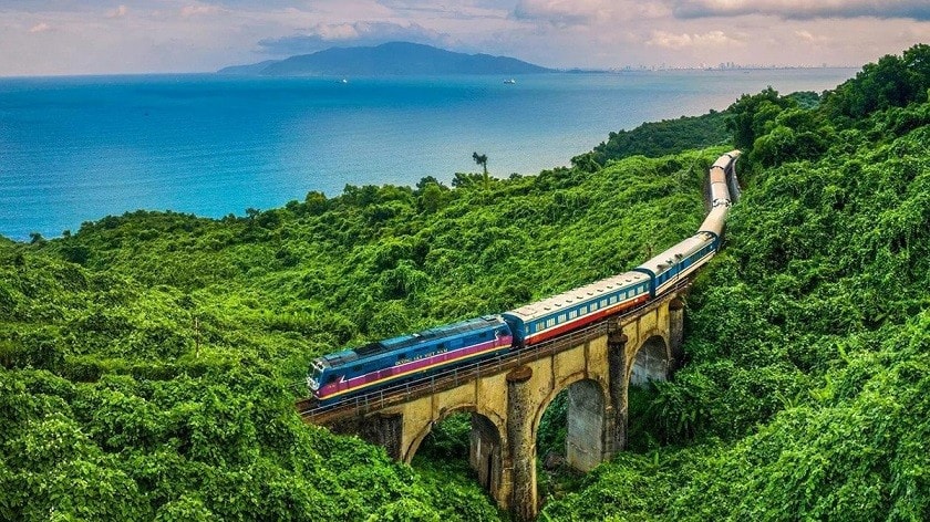 Du lịch bằng tàu hỏa giúp du khách được tận mắt thấy một Việt Nam đa sắc màu. Nguồn: Trung tâm Thông tin du lịch