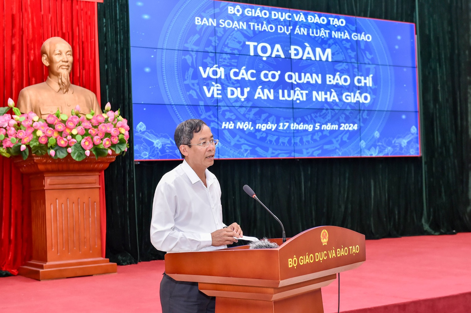 Bộ GD-ĐT: Tiền lương mới của giáo viên chắc chắn sẽ cao hơn -0