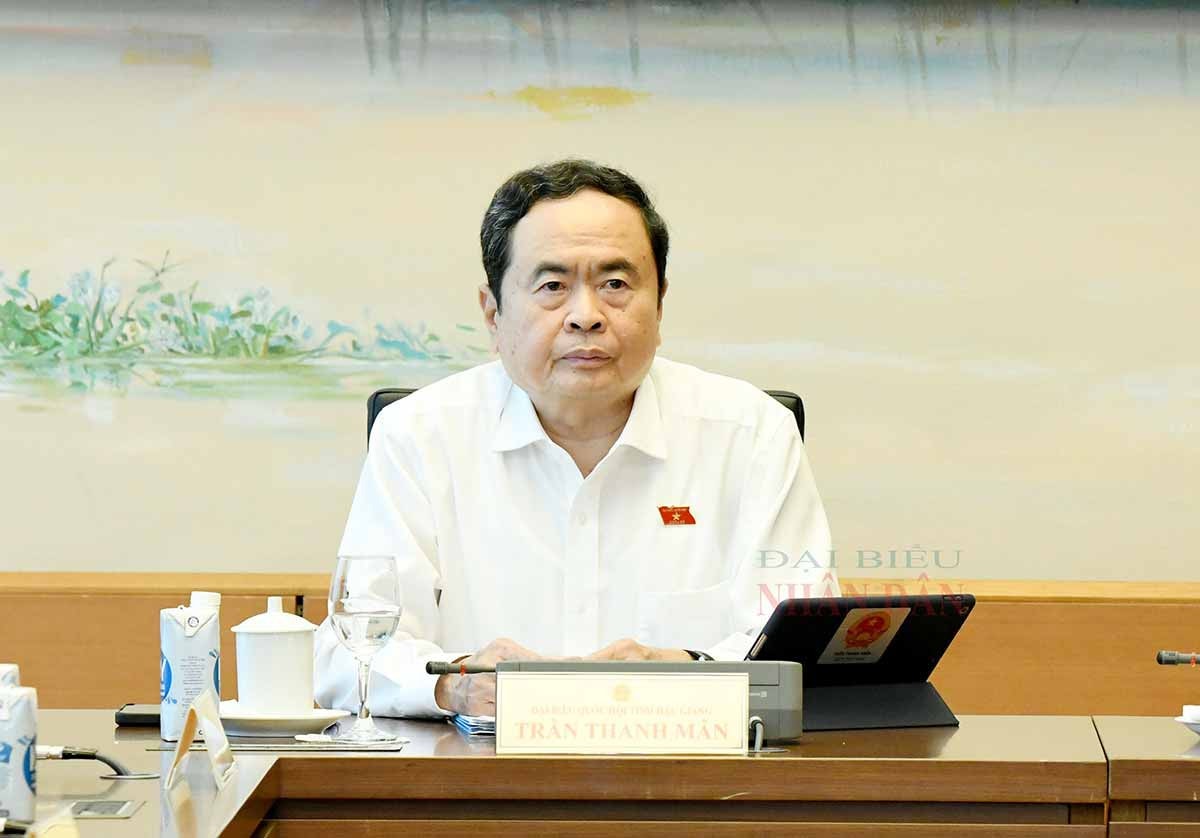 Phân biệt rõ vũ khí quân dụng và công cụ hỗ trợ -0