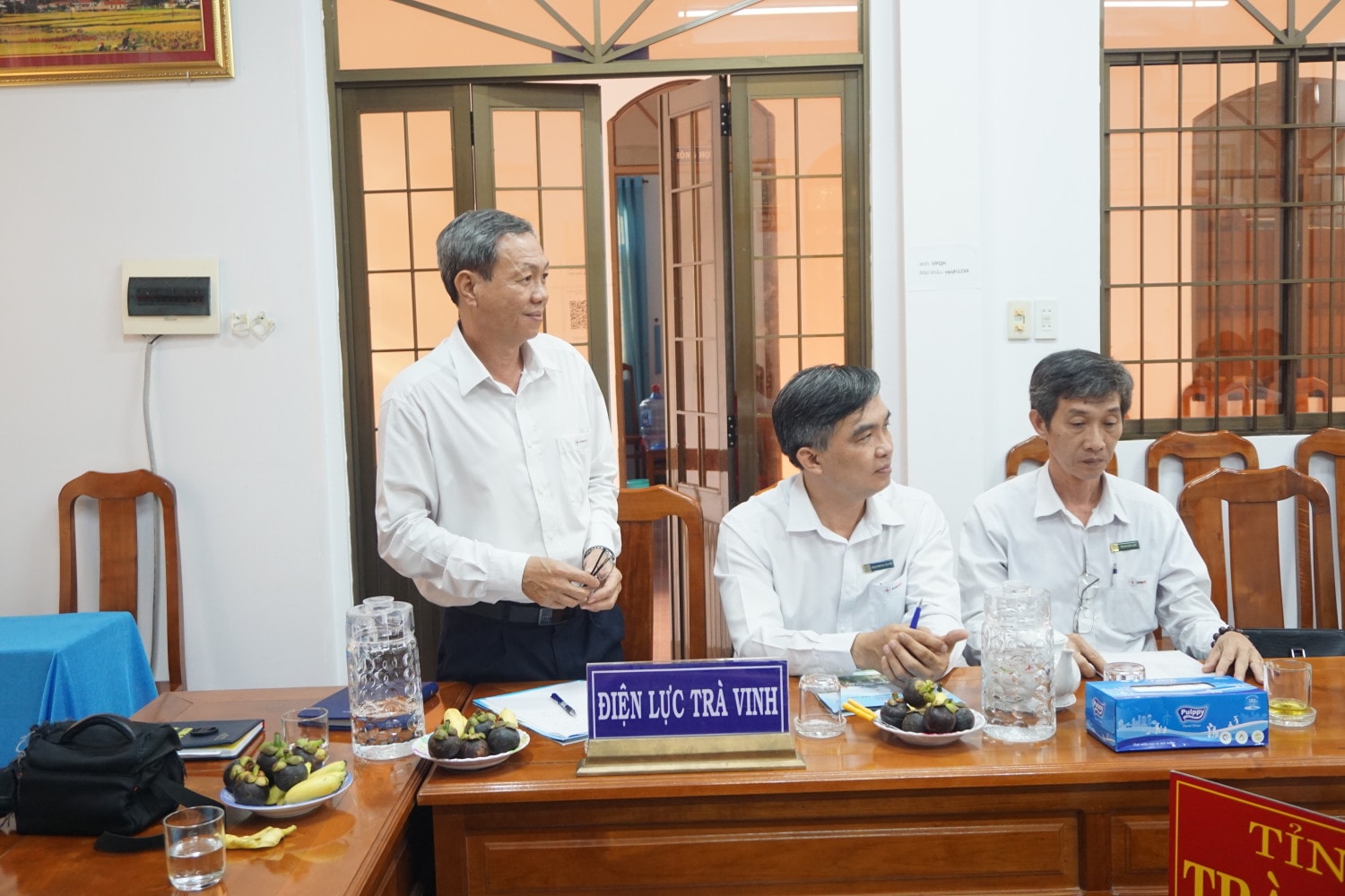 Giám đốc Công ty Điện lực Trà Vinh Huỳnh Chí Hải thông tin các vấn đề liên quan về điện