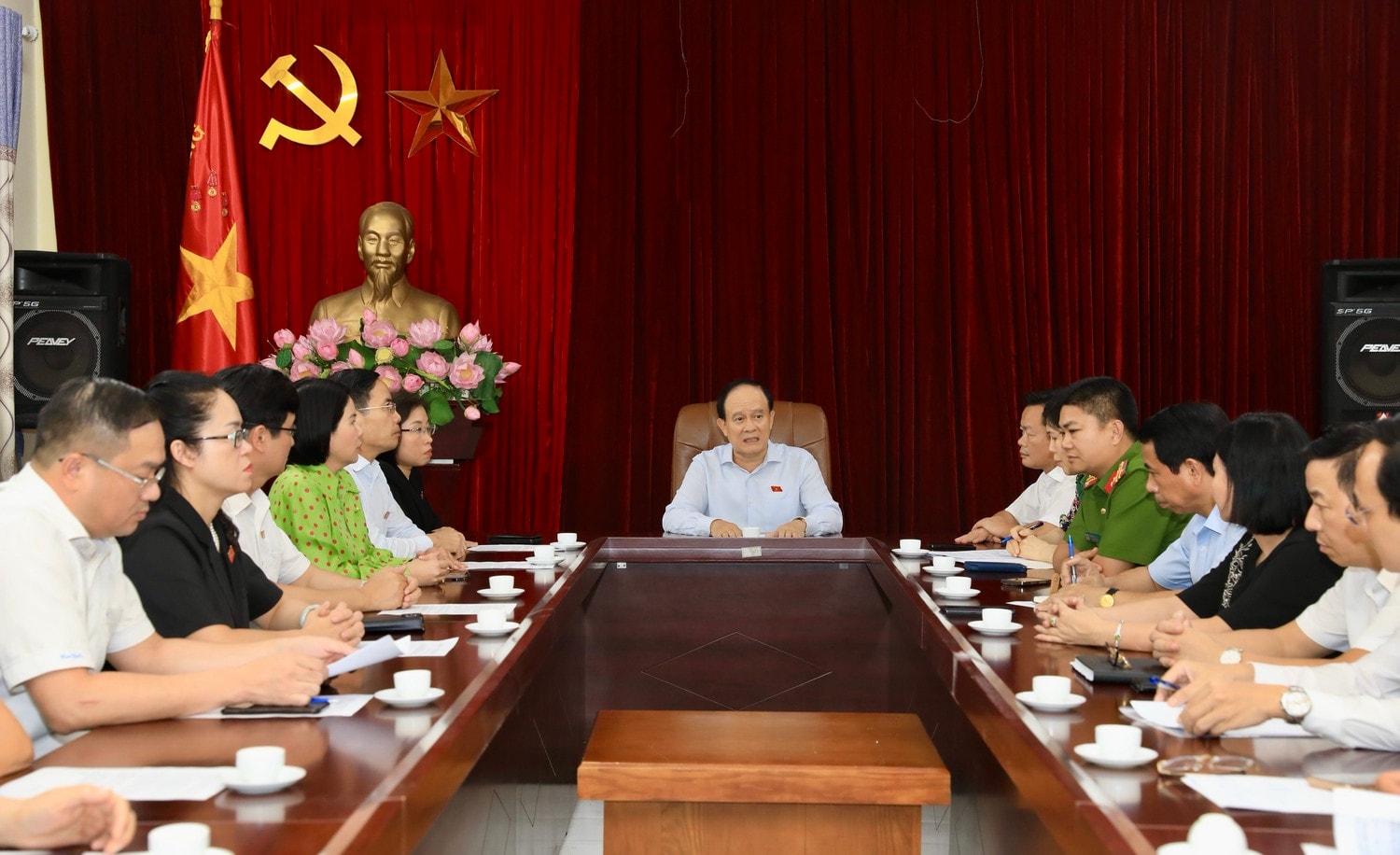 Thăm hỏi, chia sẻ với nạn nhân trong vụ cháy ở Trung Kính -0