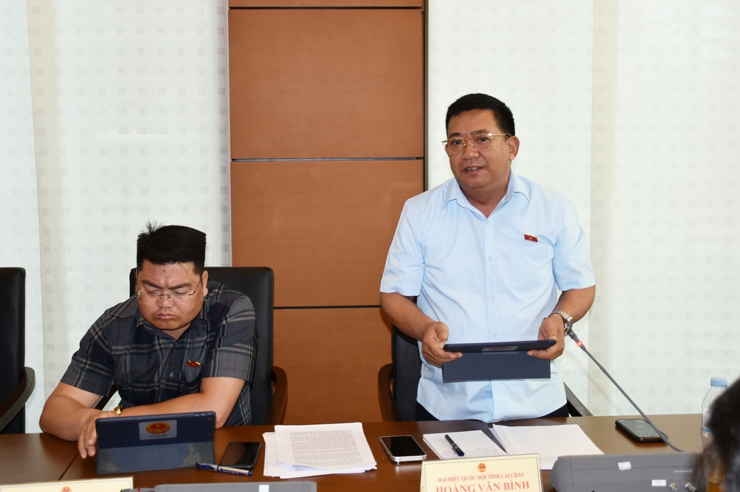 ĐBQH Hoàng Văn Bình ( Lai Châu) phát biểu ý kiến Cần tiếp tục nghiên cứu, rà soát các quy định bảo đảm tính thống nhất giữa các Luật -0