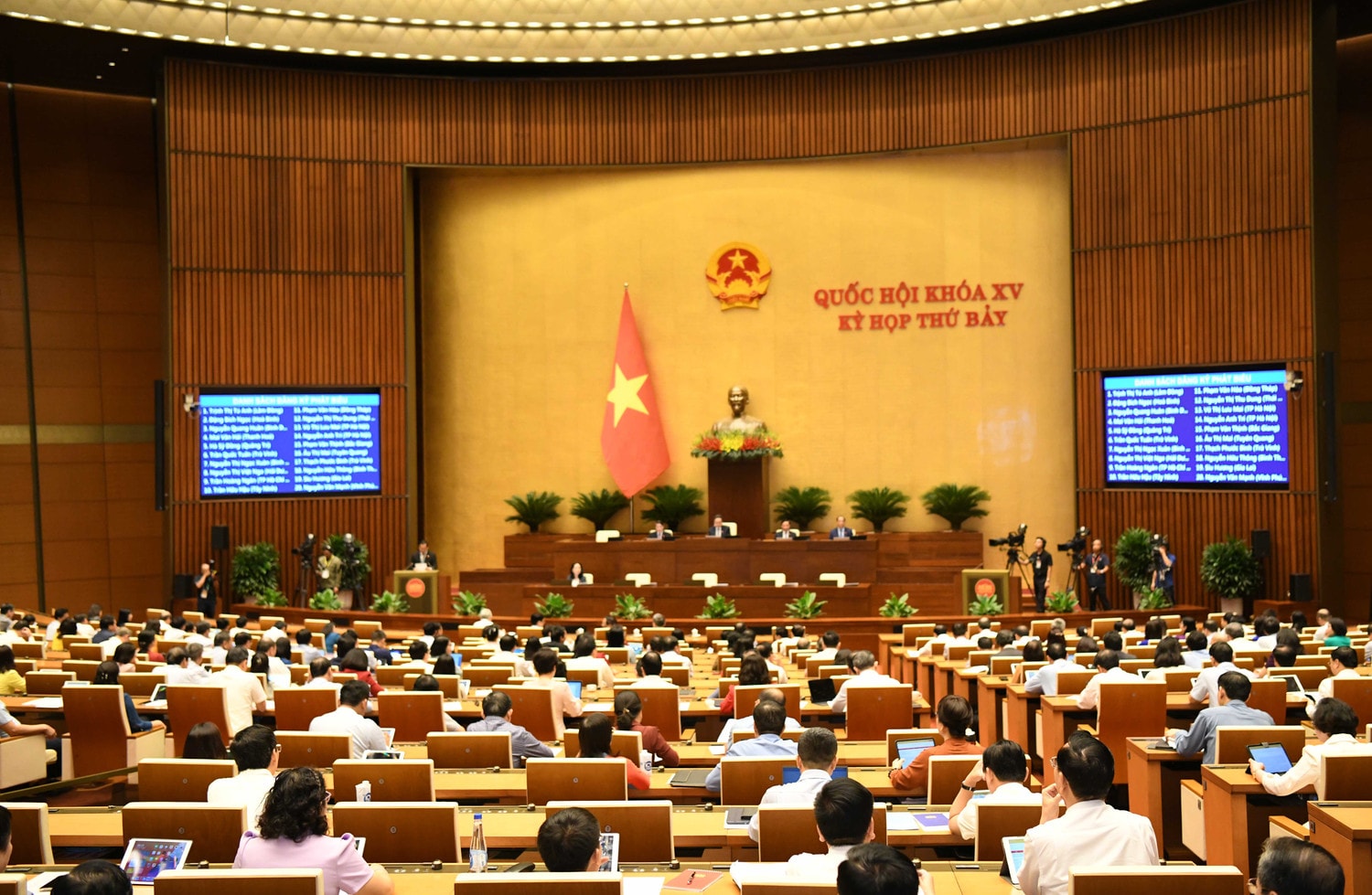 Quang cảnh phiên họp. Ảnh: Lâm Hiển Quản lý, sử dụng có hiệu quả các nguồn lực, tránh thất thoát, lãng phí -0