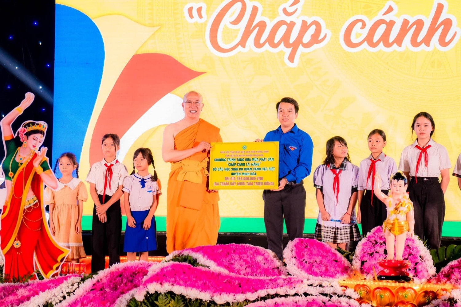 Đêm văn nghệ kính mừng Phật đản thắm tình yêu thương tại Minh Hóa -0