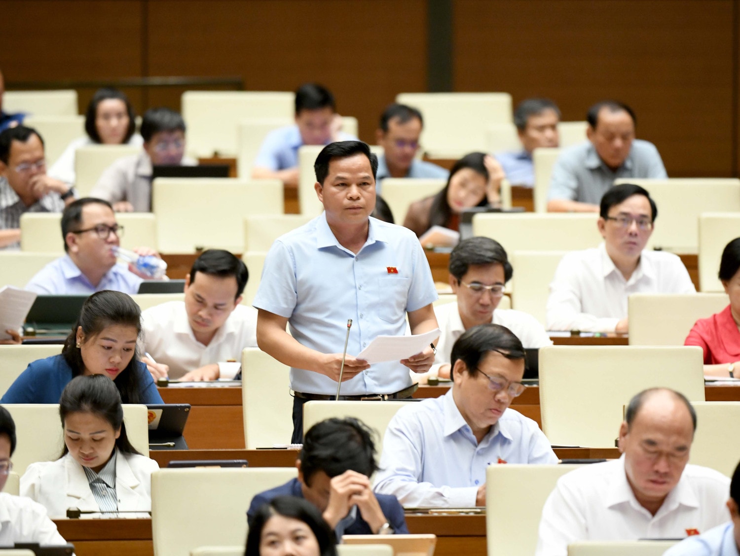 ĐBQH Bế Minh Đức (Cao Bằng) phát biểu. Ảnh: Lâm Hiển Cần một cam kết hành động rõ ràng trong thực hiện các quyết nghị của Quốc hội -0