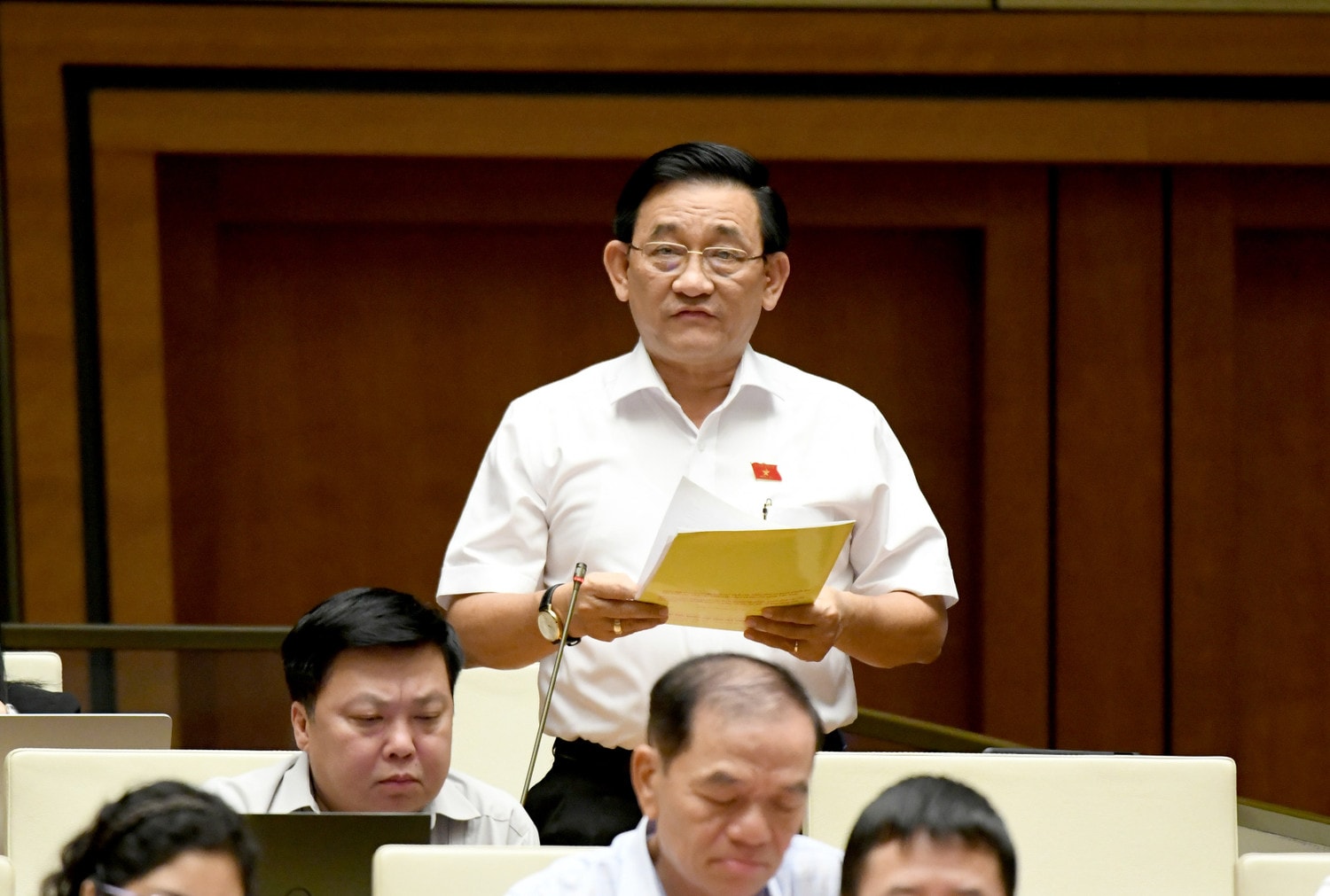ĐBQH Trần Quốc Tuấn (Trà Vinh) phát biểu. Ảnh: Lâm Hiển Cần một cam kết hành động rõ ràng trong thực hiện các quyết nghị của Quốc hội -0