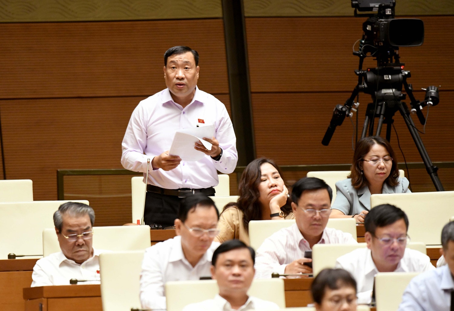ĐBQH Thạch Phước Bình (Trà Vinh) phát biểu. Ảnh: Lâm Hiển Nhiều bài học quý về phản ứng chính sách và tính khả thi khi ban hành chính sách -0