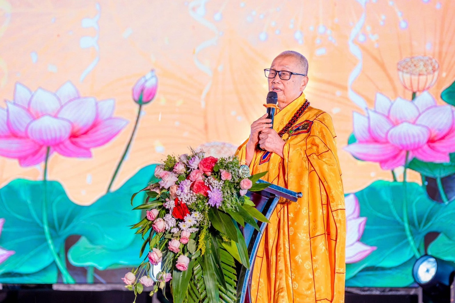 Đêm văn nghệ kính mừng Phật đản thắm tình yêu thương tại Minh Hóa -0