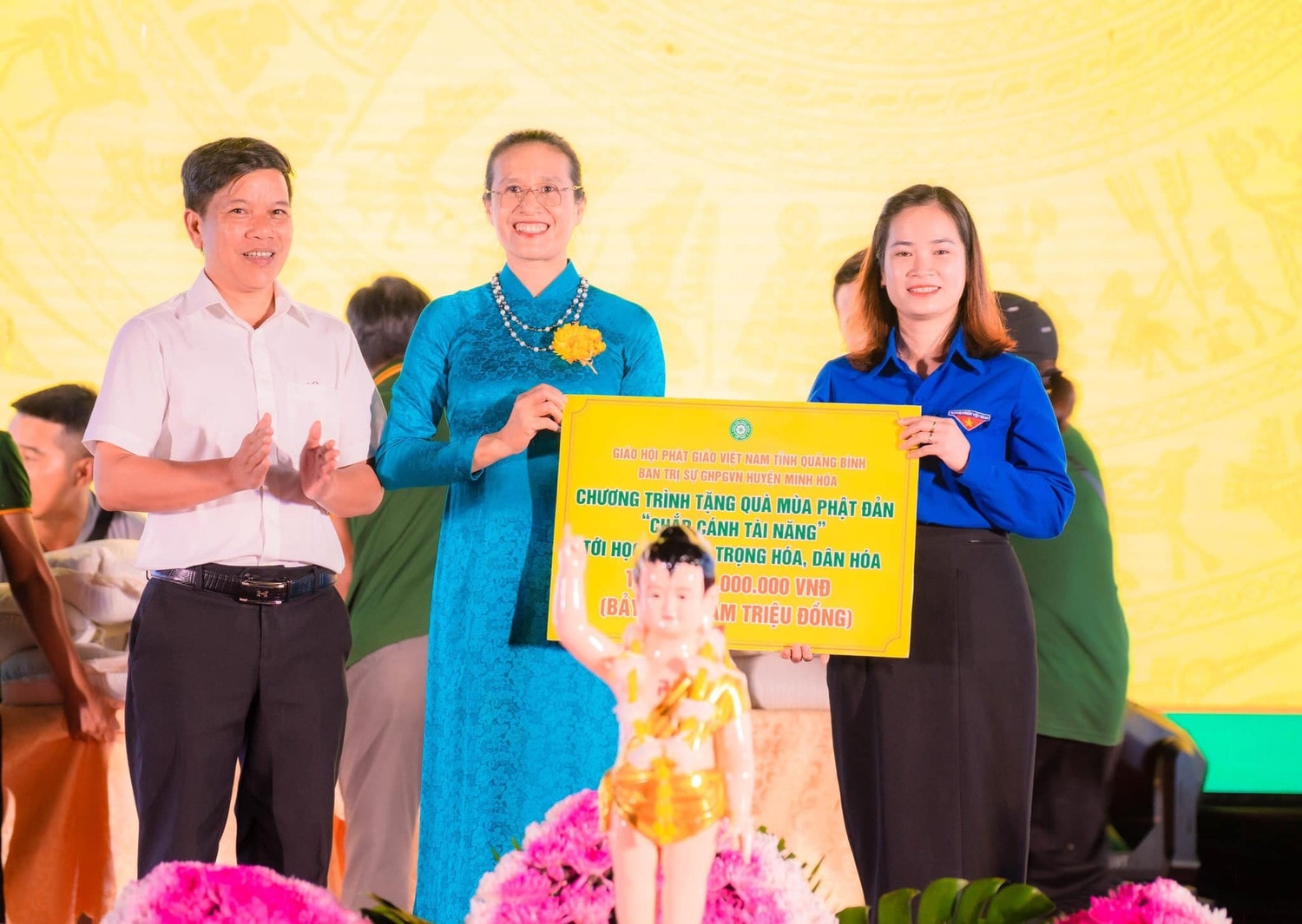 Đêm văn nghệ kính mừng Phật đản thắm tình yêu thương tại Minh Hóa -0