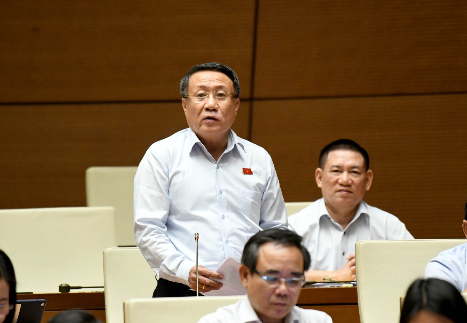 ĐBQH Hà Sỹ Đồng (Quảng Trị) phát biểu. Ảnh: Lâm Hiển Nhiều bài học quý về phản ứng chính sách và tính khả thi khi ban hành chính sách -0