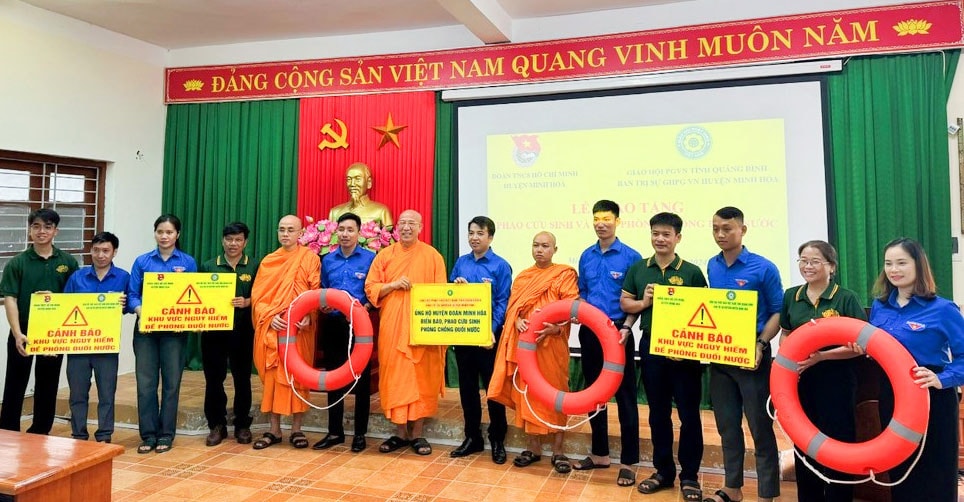 Đêm văn nghệ kính mừng Phật đản thắm tình yêu thương tại huyện Minh Hóa, Quảng Bình -0