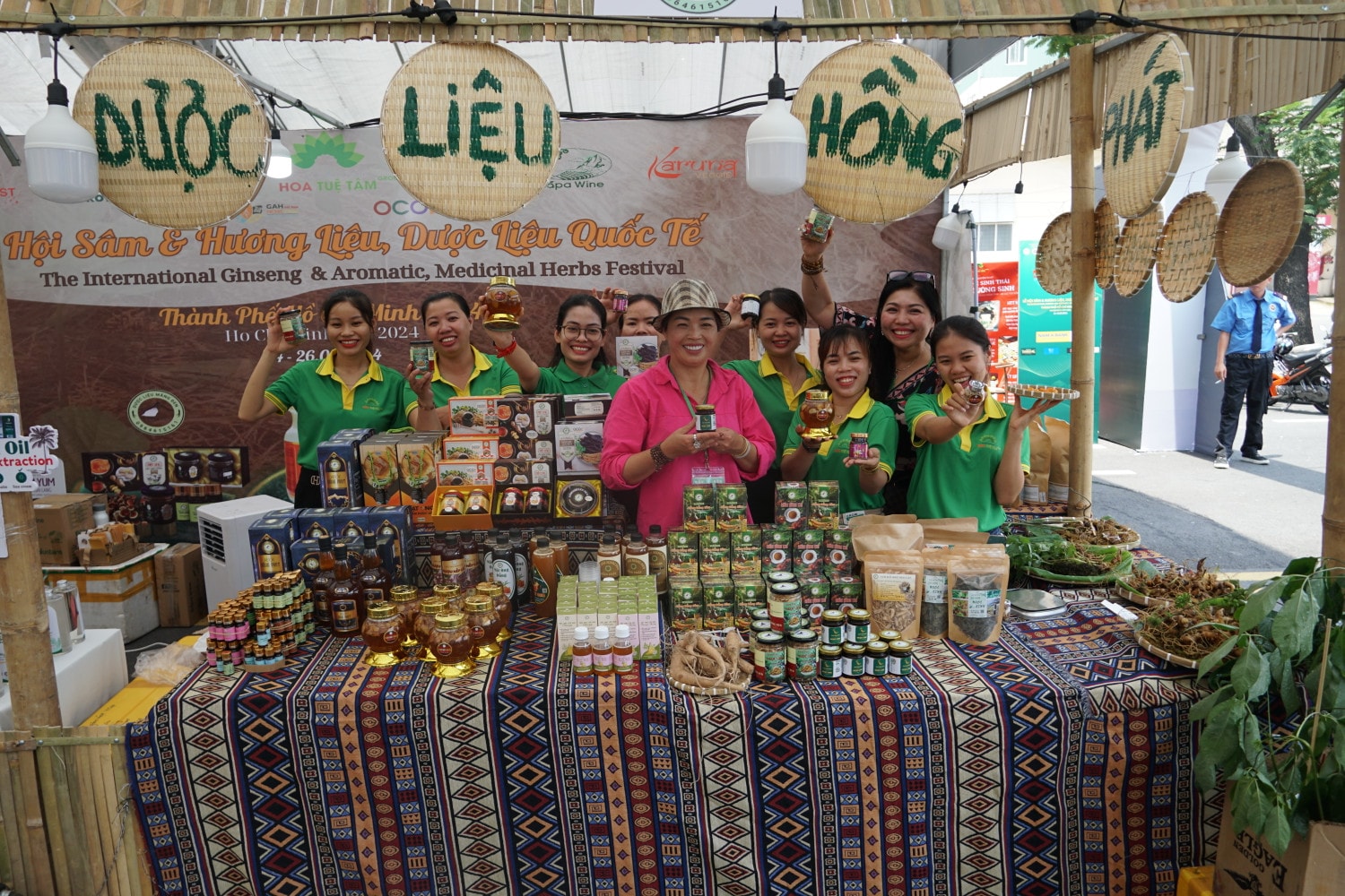 Ngoài sâm Ngọc Linh tươi, Dược liệu Hồng Phát còn nhiều sản phẩm khác từ sâm Ngọc Linh Ngoài sâm Ngọc Linh tươi, Dược liệu Hồng Phát còn nhiều sản phẩm khác từ sâm Ngọc Linh