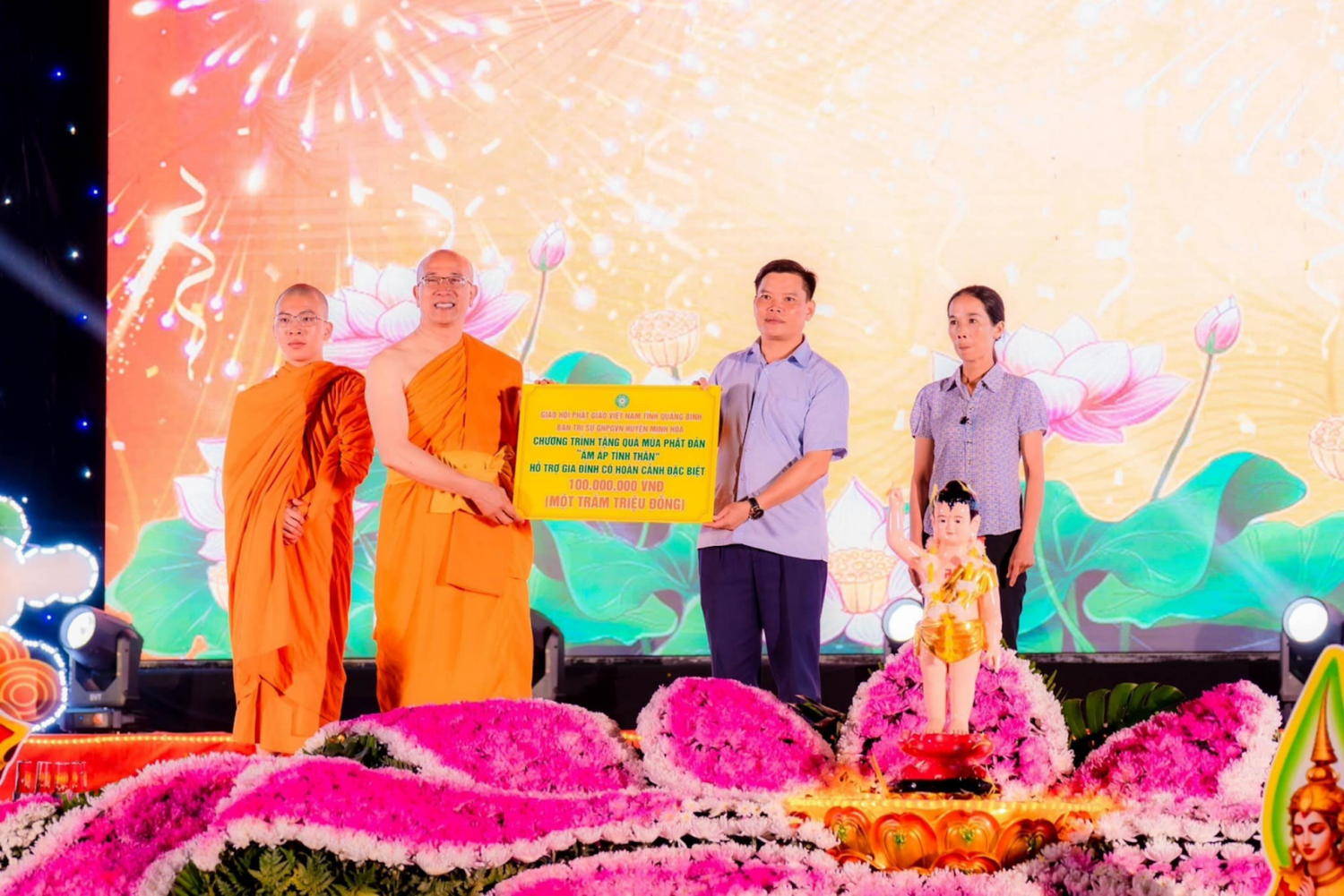 Đêm văn nghệ kính mừng Phật đản thắm tình yêu thương tại Minh Hóa - 0