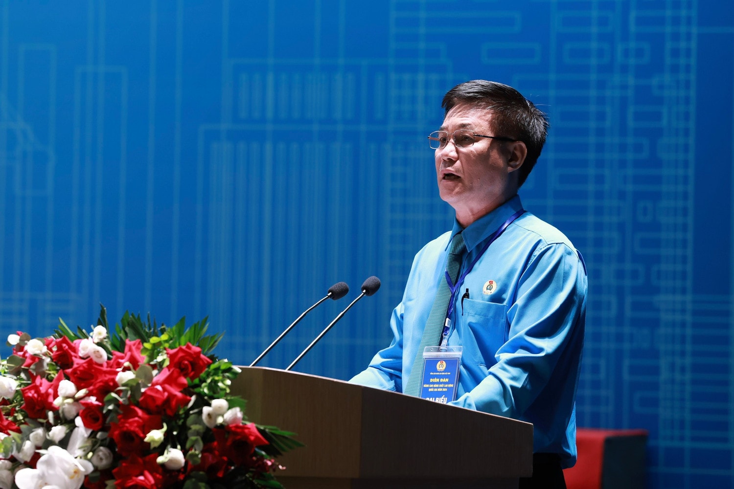 Đại biểu phát biểu tham luận tại Diễn đàn