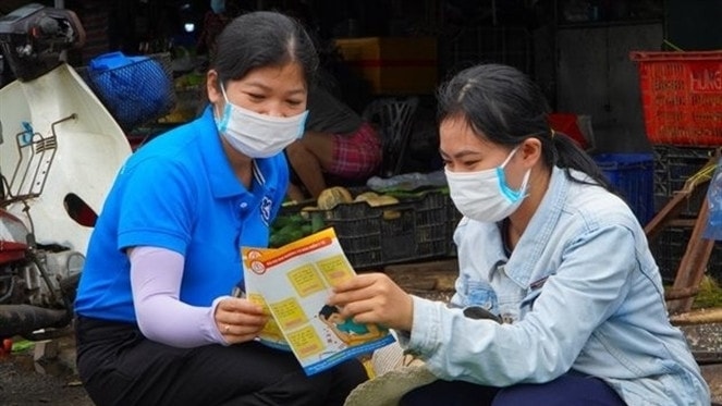 Ngành BHXH đang đẩy mạnh tuyên truyền để lao động phi chính thức tham gia BHXH. (ITN)