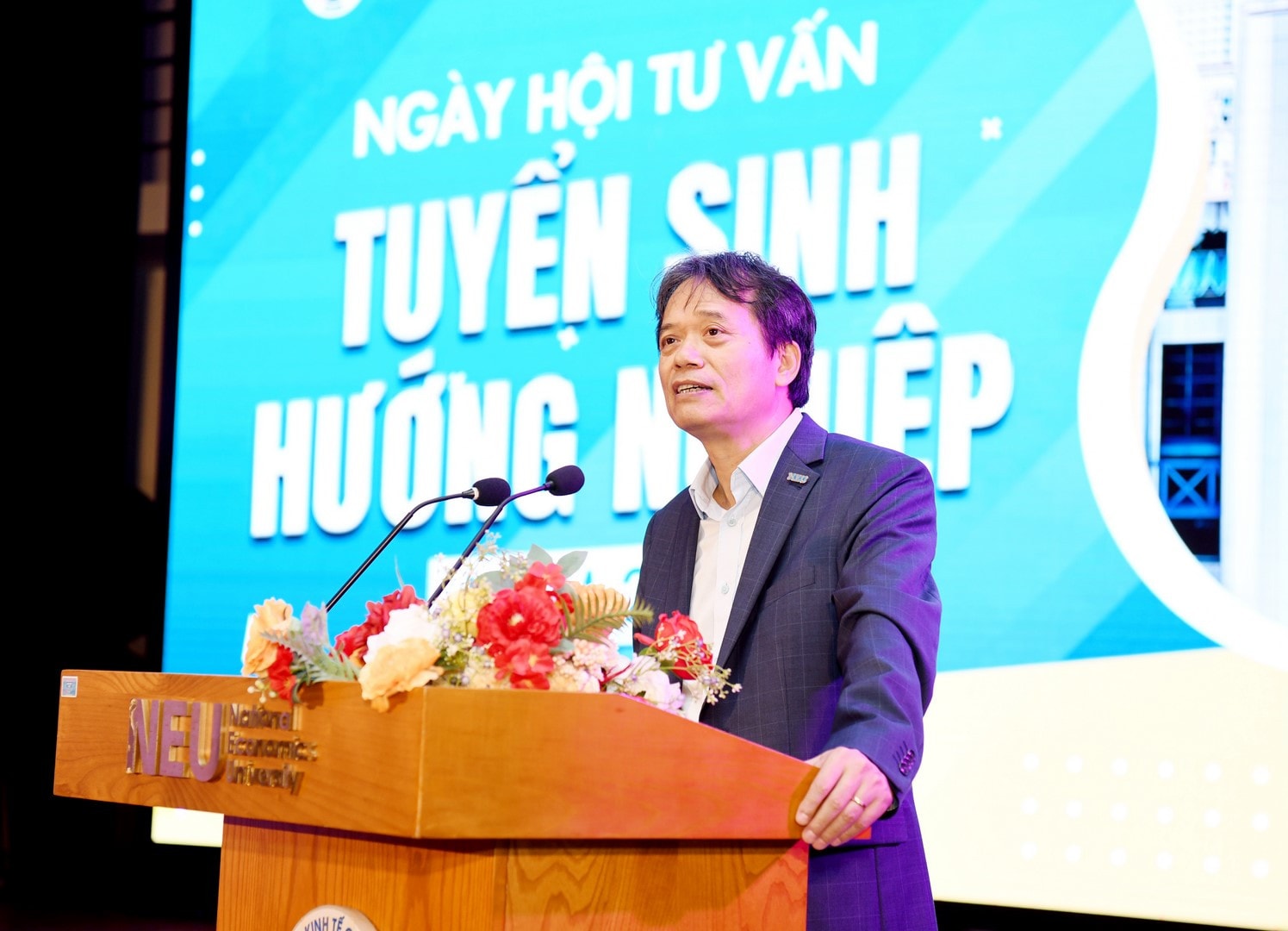 GS.TS Phạm Hồng Chương, Hiệu trưởng Trường Đại học Kinh tế Quốc dân (Ảnh: Tuấn Anh) Hàng nghìn thí sinh tham dự Ngày hội Tư vấn tuyển sinh - hướng nghiệp của Trường ĐH Kinh tế Quốc dân -0