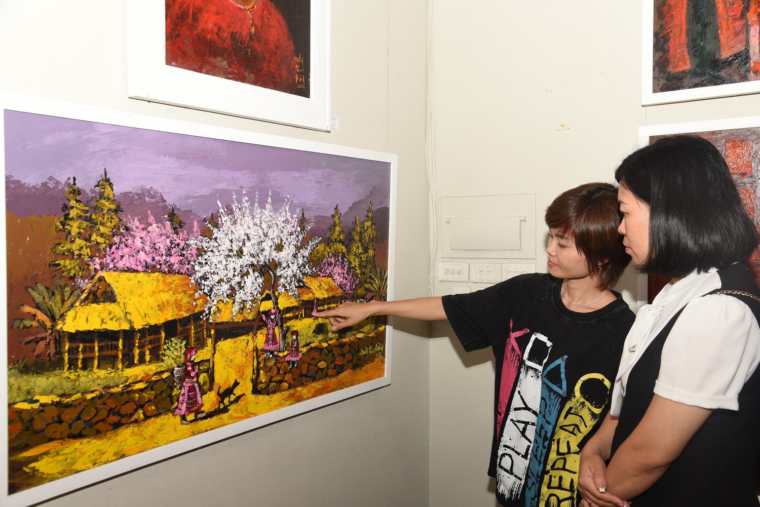 Khai mạc triển lãm tranh “Câu chuyện vùng cao” -0