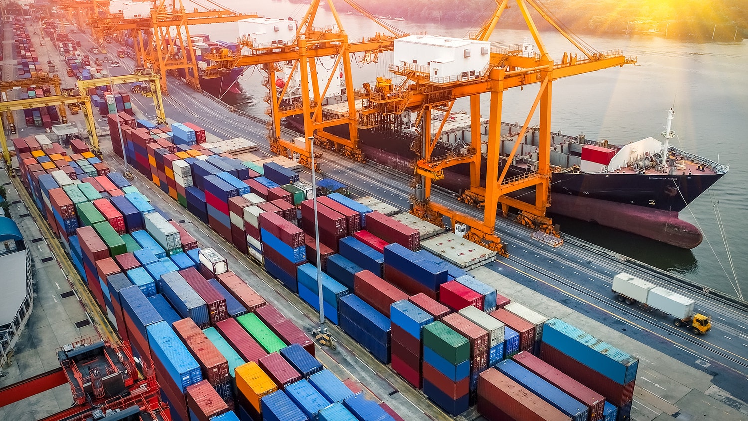 Doanh nghiệp xuất nhập khẩu tìm giải pháp “trợ lực” từ ngân hàng -0