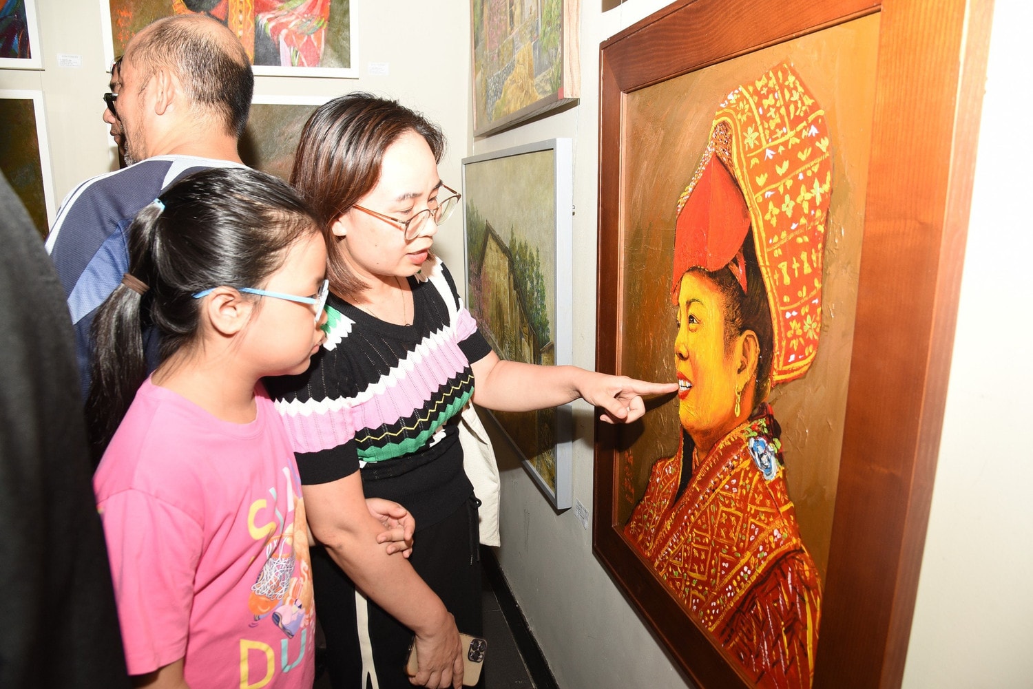 Khai mạc triển lãm tranh “Câu chuyện vùng cao” -0