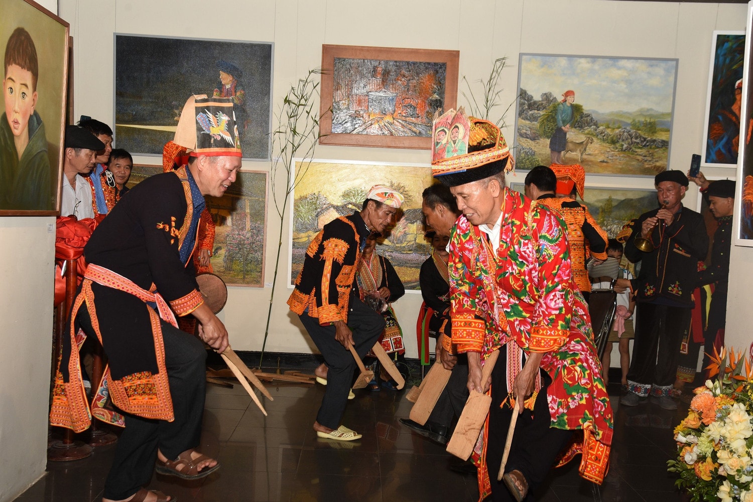 Khai mạc triển lãm tranh “Câu chuyện vùng cao” -0