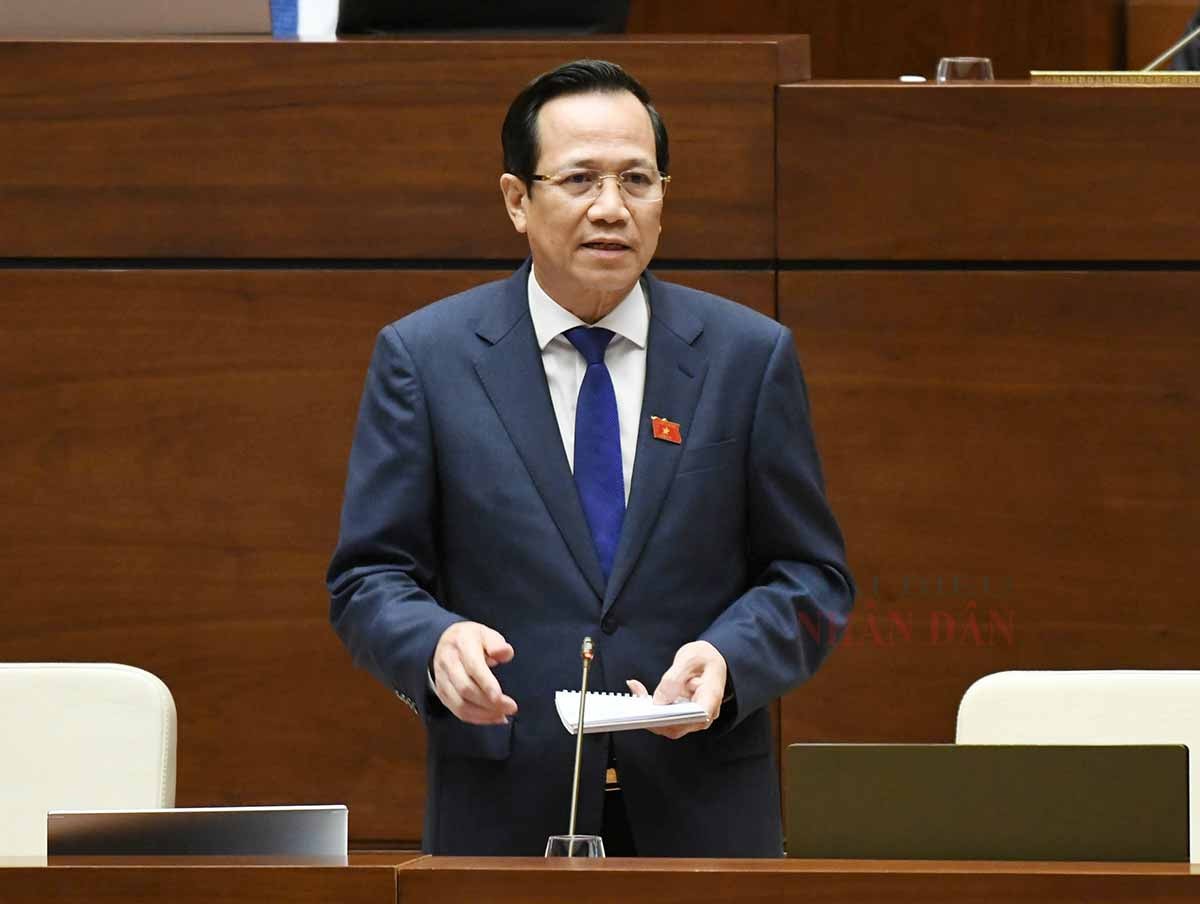 Minister of Labour, Invalids and Social Affairs Dao Ngoc Dung addressed the 15th National Assembly's 7th session. Photo: Ho Long Vietnam aims for broader social insurance coverage with law amendments -0
