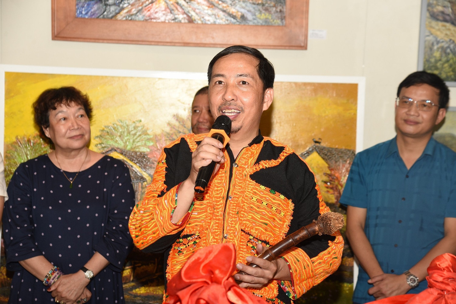 Khai mạc triển lãm tranh “Câu chuyện vùng cao” -0