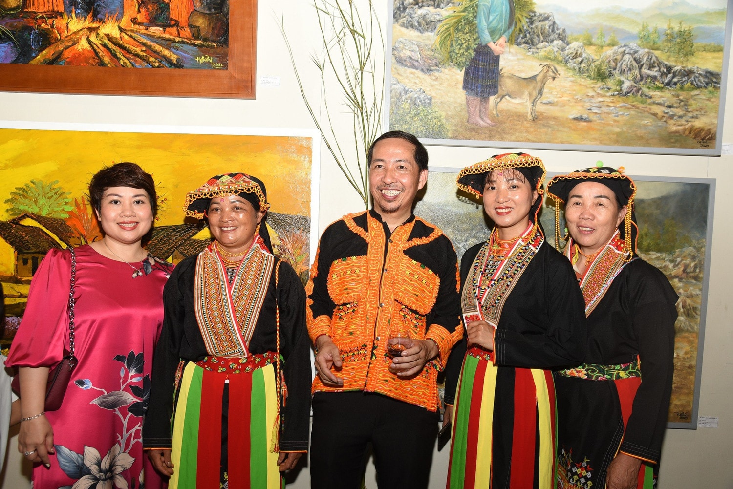 Khai mạc triển lãm tranh “Câu chuyện vùng cao” -0
