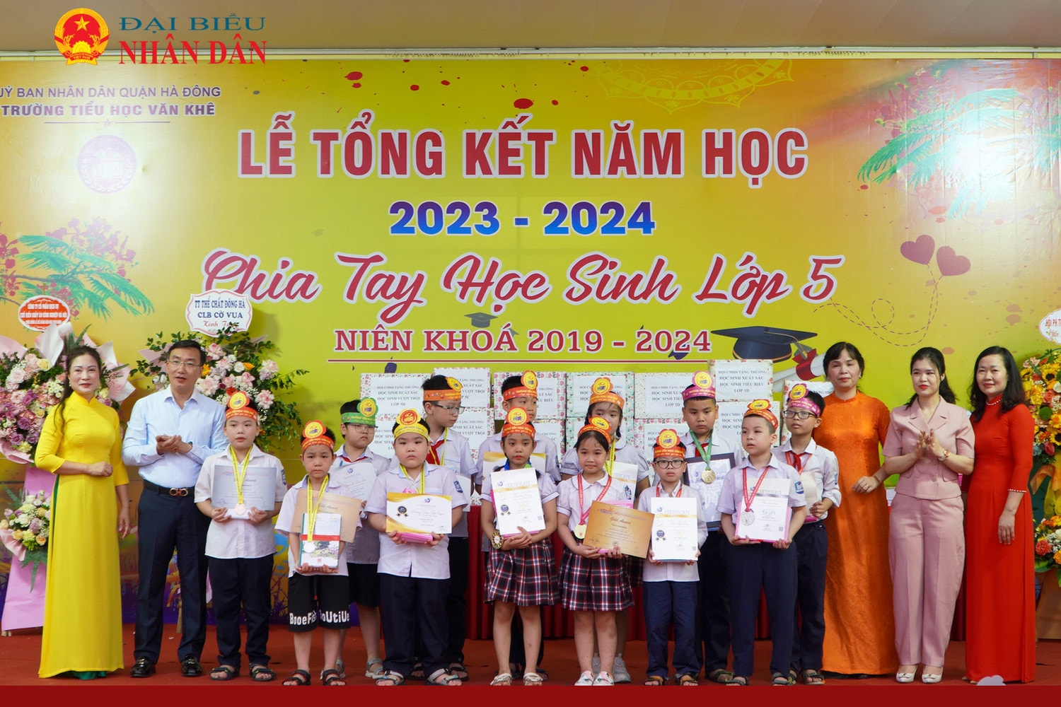 Hàng nghìn học sinh tại Hà Nội tham gia lễ bế giảng năm học 2023-2024 -0