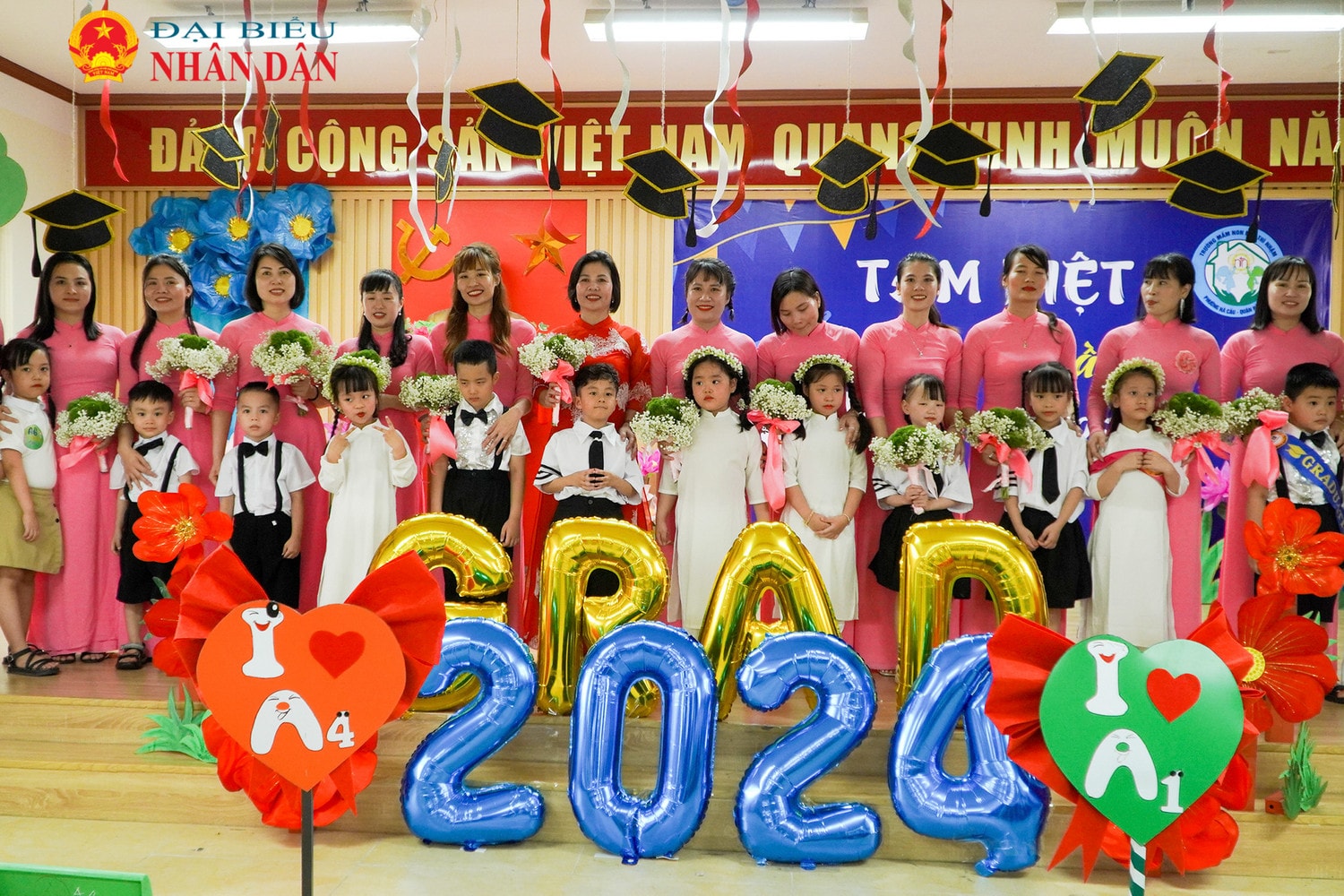 Hàng nghìn học sinh tại Hà Nội tham gia lễ bế giảng năm học 2023-2024 -0