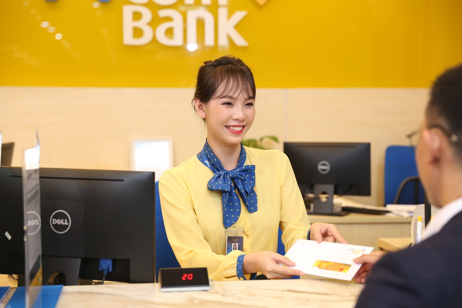 PVcomBank triển khai nhiều chính sách ưu đãi hỗ trợ khách hàng doanh nghiệp Doanh nghiệp xuất nhập khẩu tìm giải pháp “trợ lực” từ ngân hàng -0