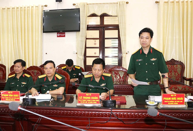 Đại tá Phạm Đức Hoài phát biểu kết luận kiểm tra tại Bộ CHQS tỉnh Cao Bằng. Ảnh: Đức Tuấn