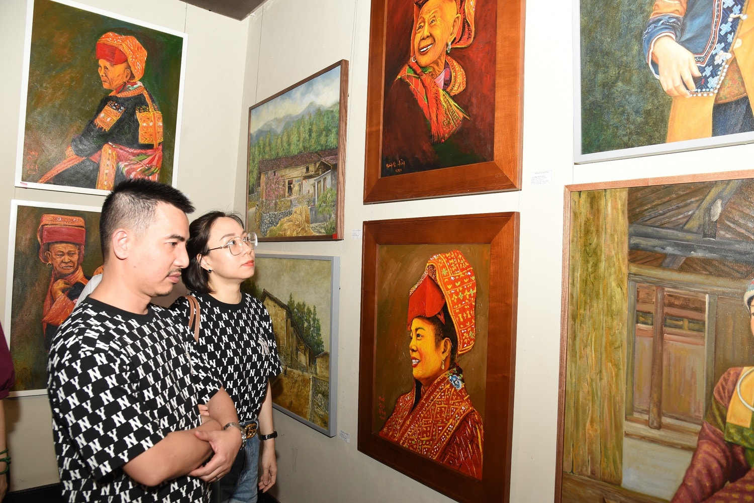 Khai mạc triển lãm tranh “Câu chuyện vùng cao” -0