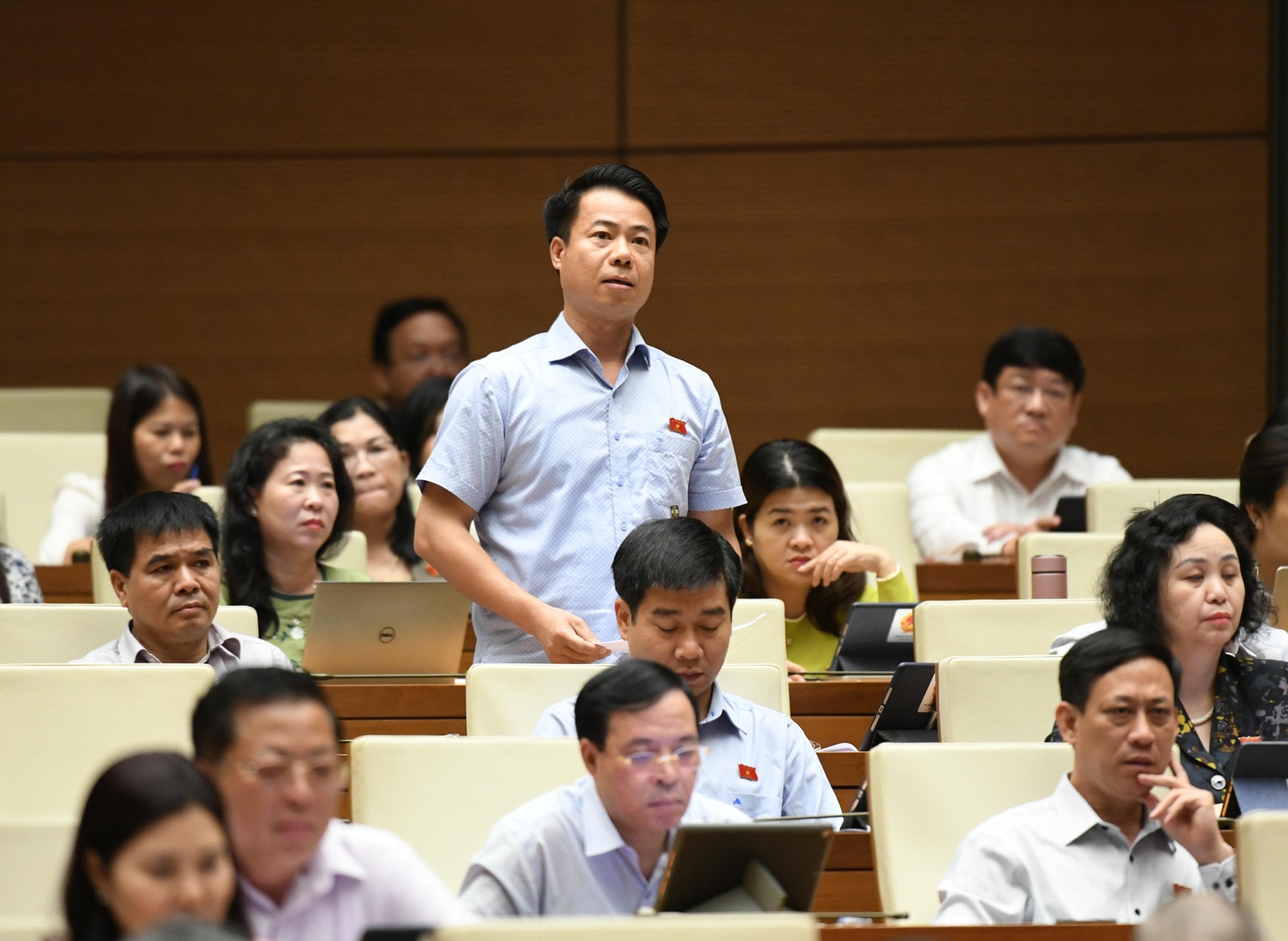 ĐBQH Hoàng Quốc Khánh (Lai Châu) phát biểu. Ảnh: Lâm Hiển Bảo đảm vai trò hướng dẫn, hỗ trợ của Tòa án trong tiếp cận, thu thập chứng cứ -0