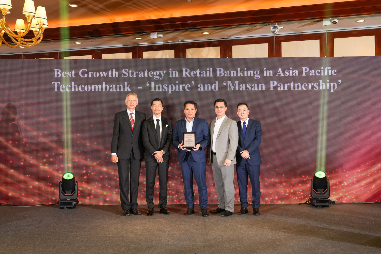 Techcombank được tạp chí The Asian Banker vinh danh tại nhiều hạng mục giải thưởng -0