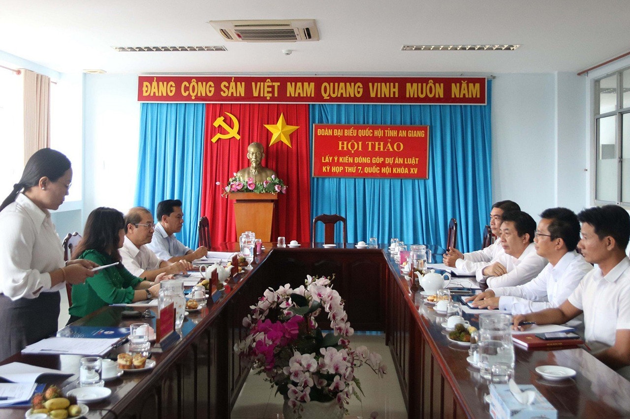 Ngành điện trả lời ý kiến cử tri phía Nam về giá điện và triển khai thị trường điện