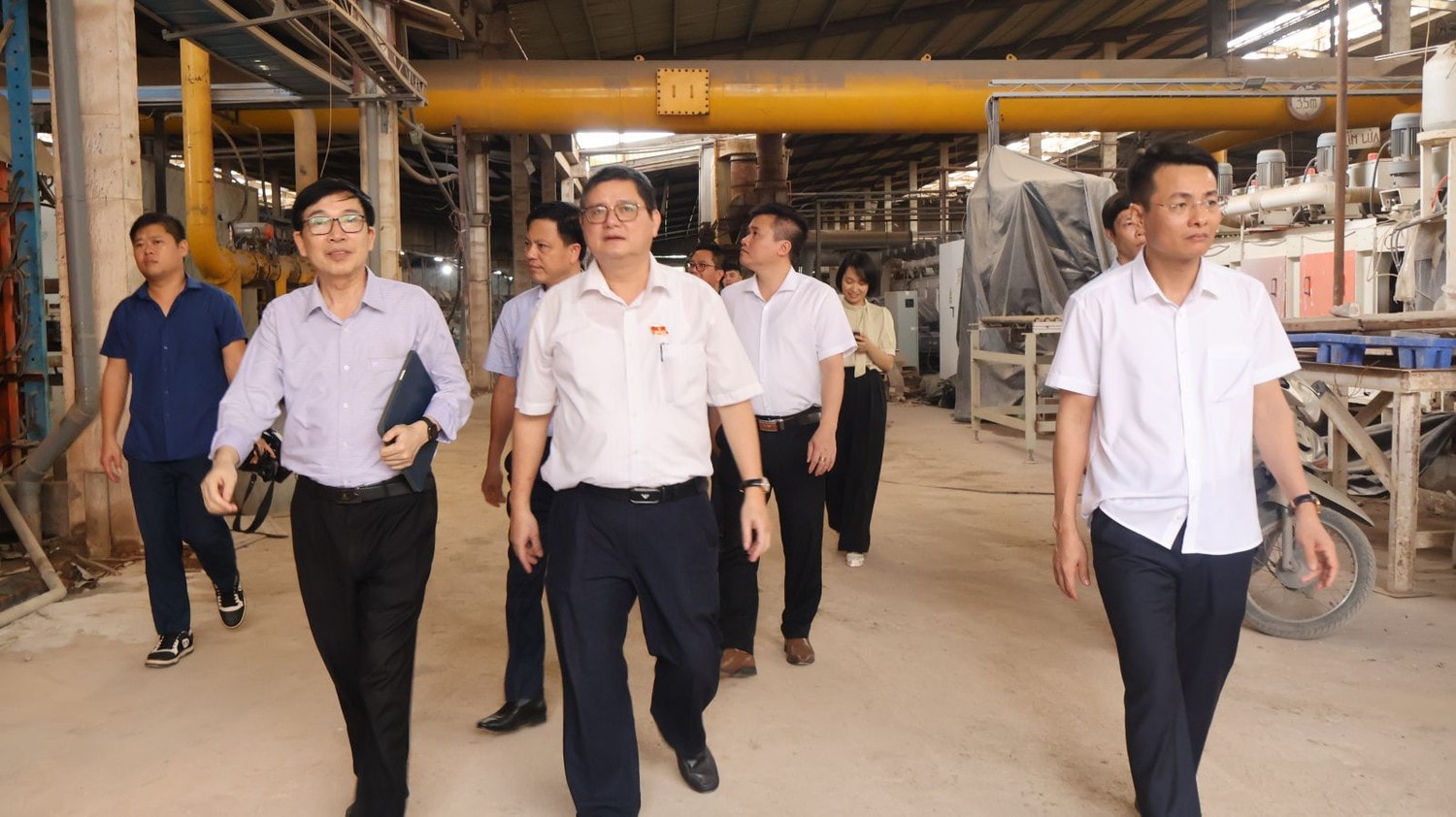 Đoàn giám sát khảo sát thực tế tại một số cơ sở sản xuất trên địa bàn huyện Văn Lâm 