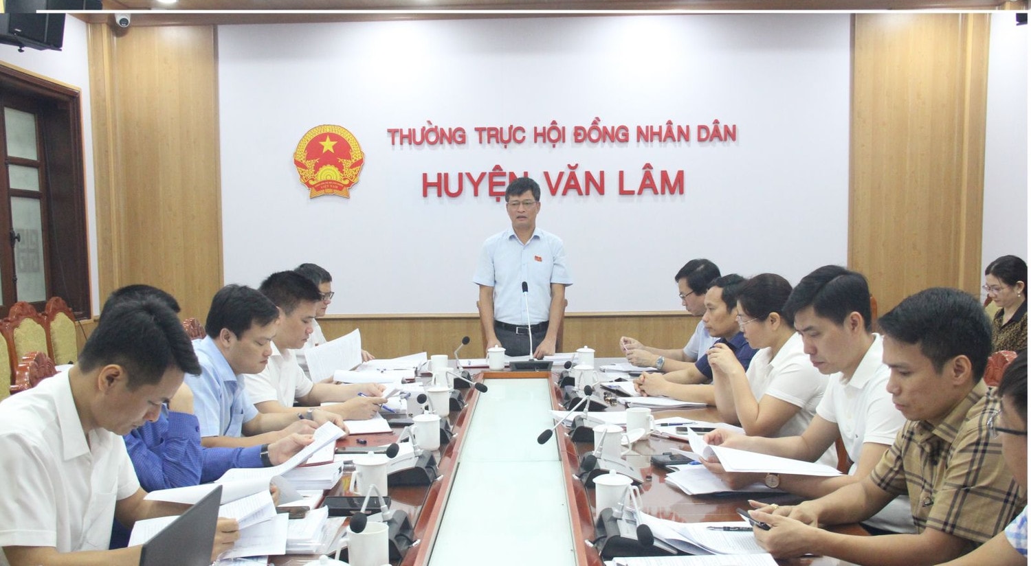 Ủy viên Ban Thường vụ Tỉnh ủy, Phó Chủ tịch Thường trực HĐND tỉnh Lê Xuân Tiến phát biểu tại buổi làm việc với UBDND huyện Văn Lâm