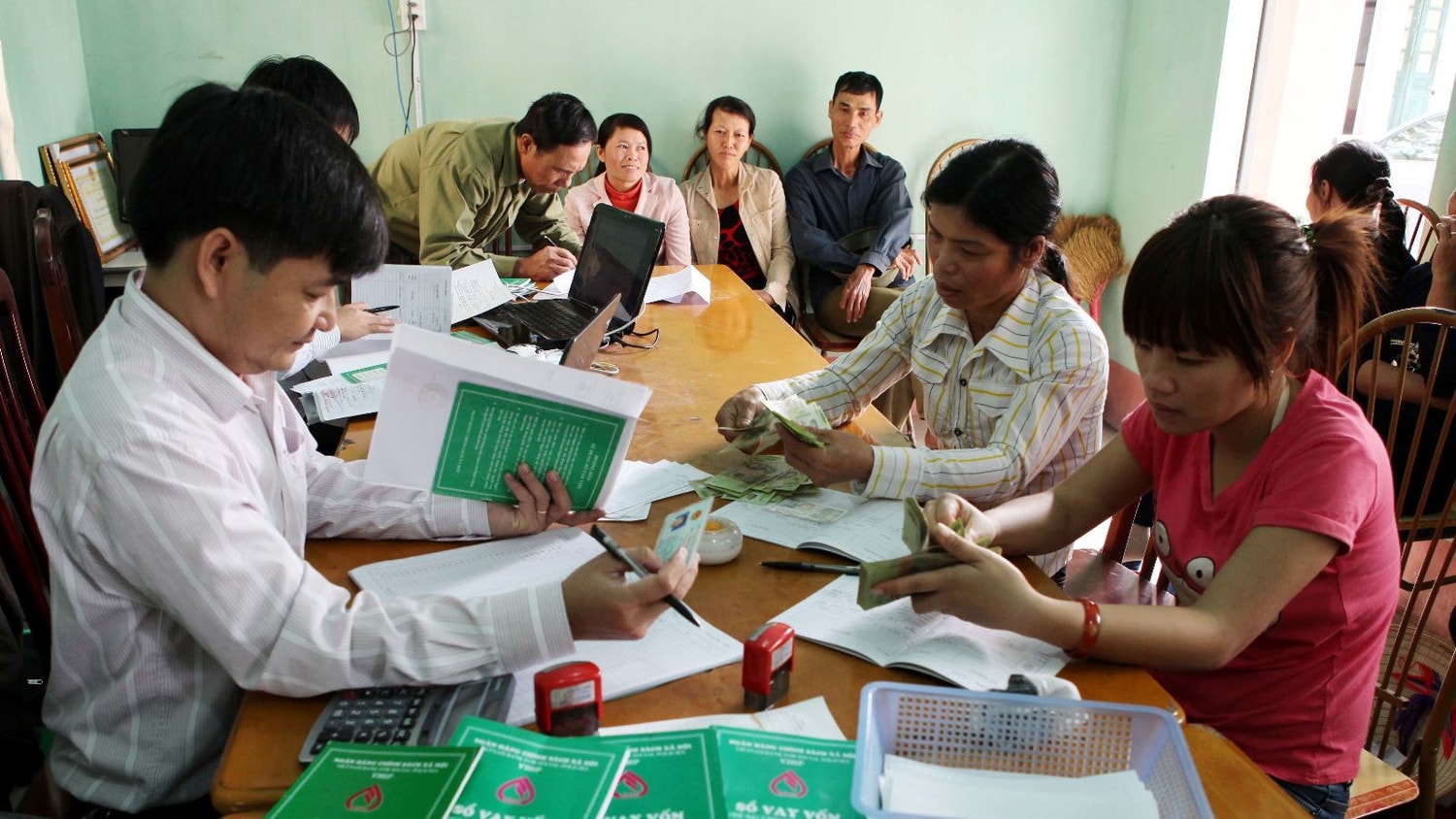 Hộ gia đình nghèo có được vay tín chấp không? Điều kiện để hộ gia đình nghèo vay tín chấp? -0